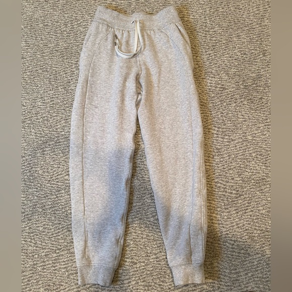 Lululemon Light Gray Joggers Like New Athleisure Size 4 - Picture 3 of 7